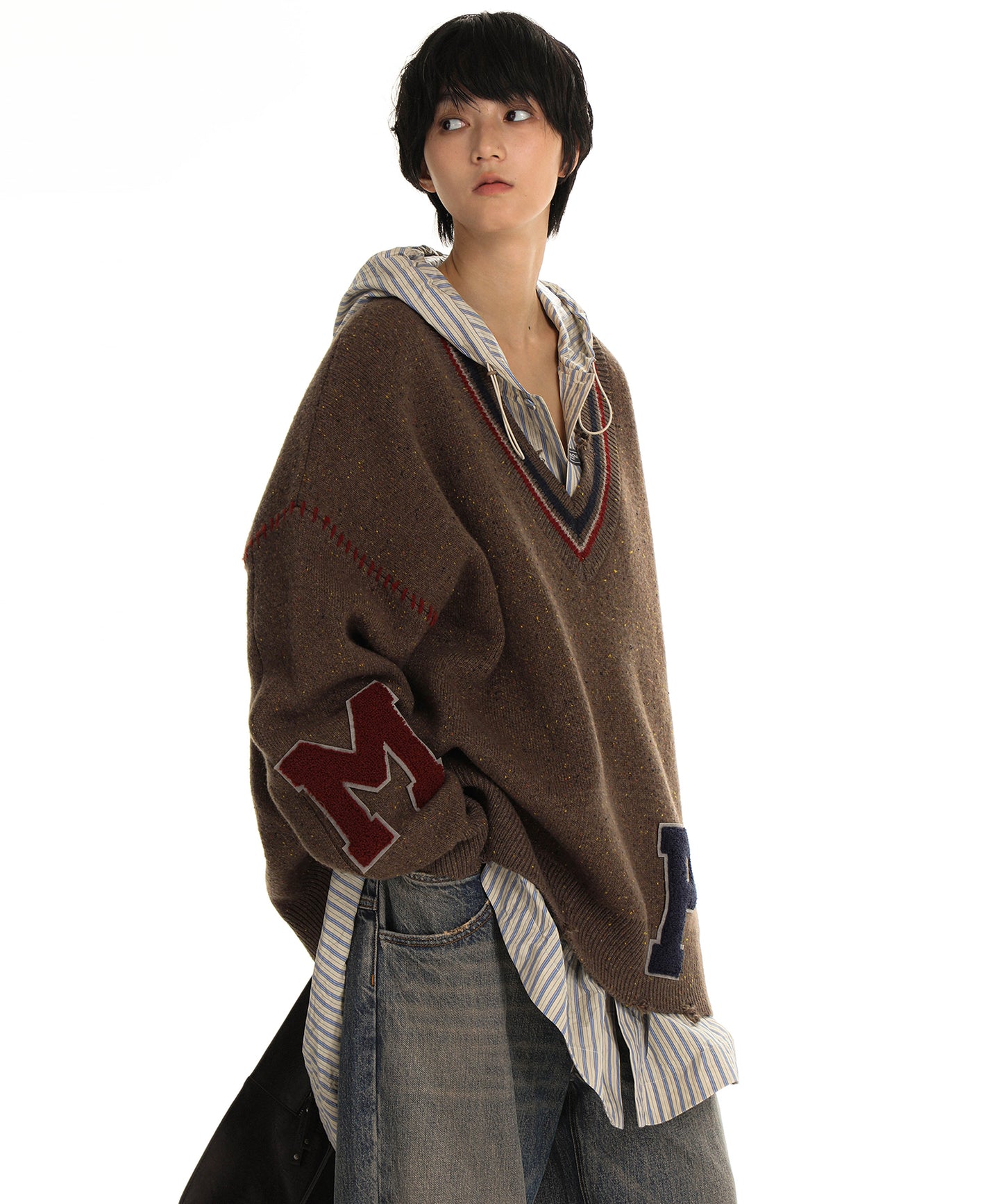 Oversized V-neck logo patch knit MY2124