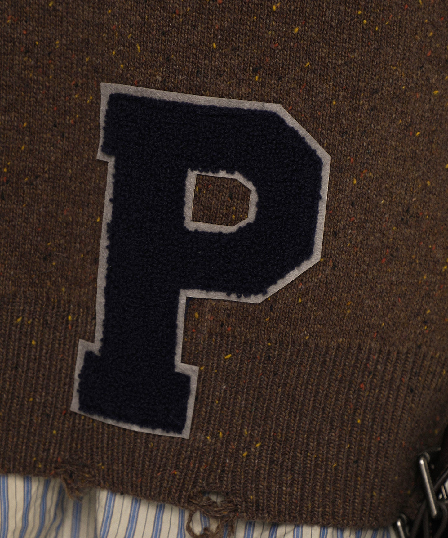 Oversized V-neck logo patch knit MY2124