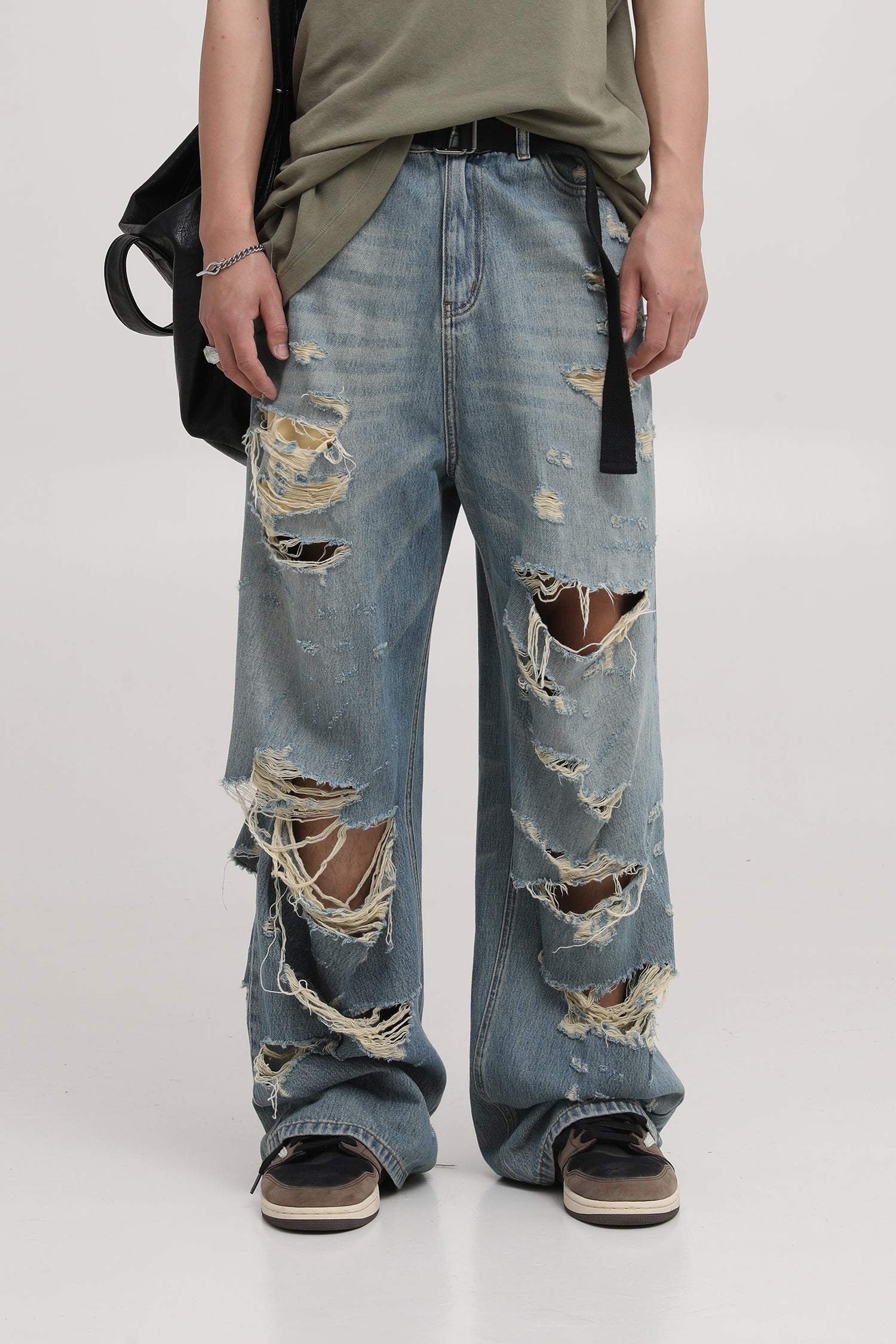 Hard-distressed denim pants NZK6075