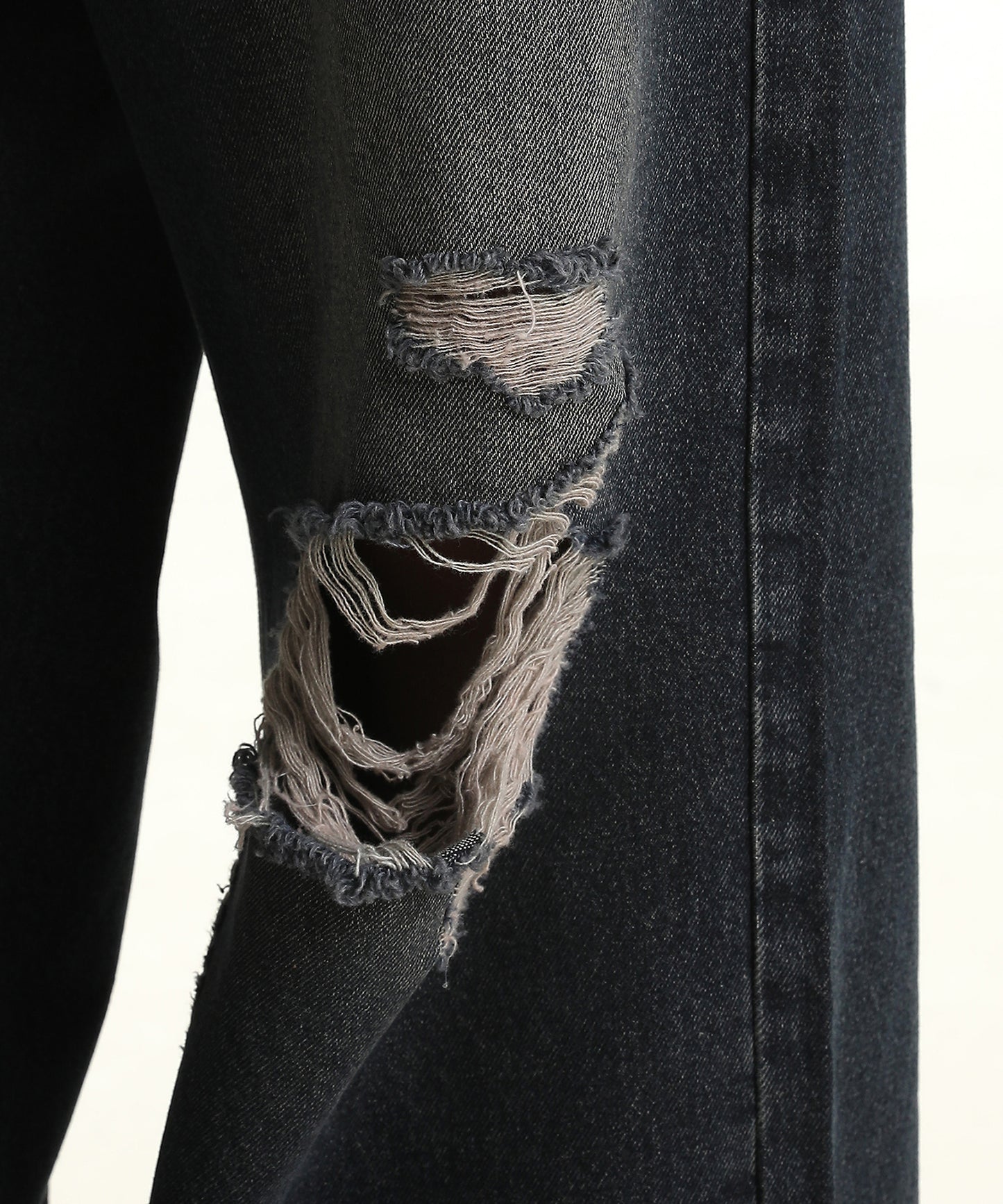 Wide silhouette distressed denim pants with side belt NZK6133