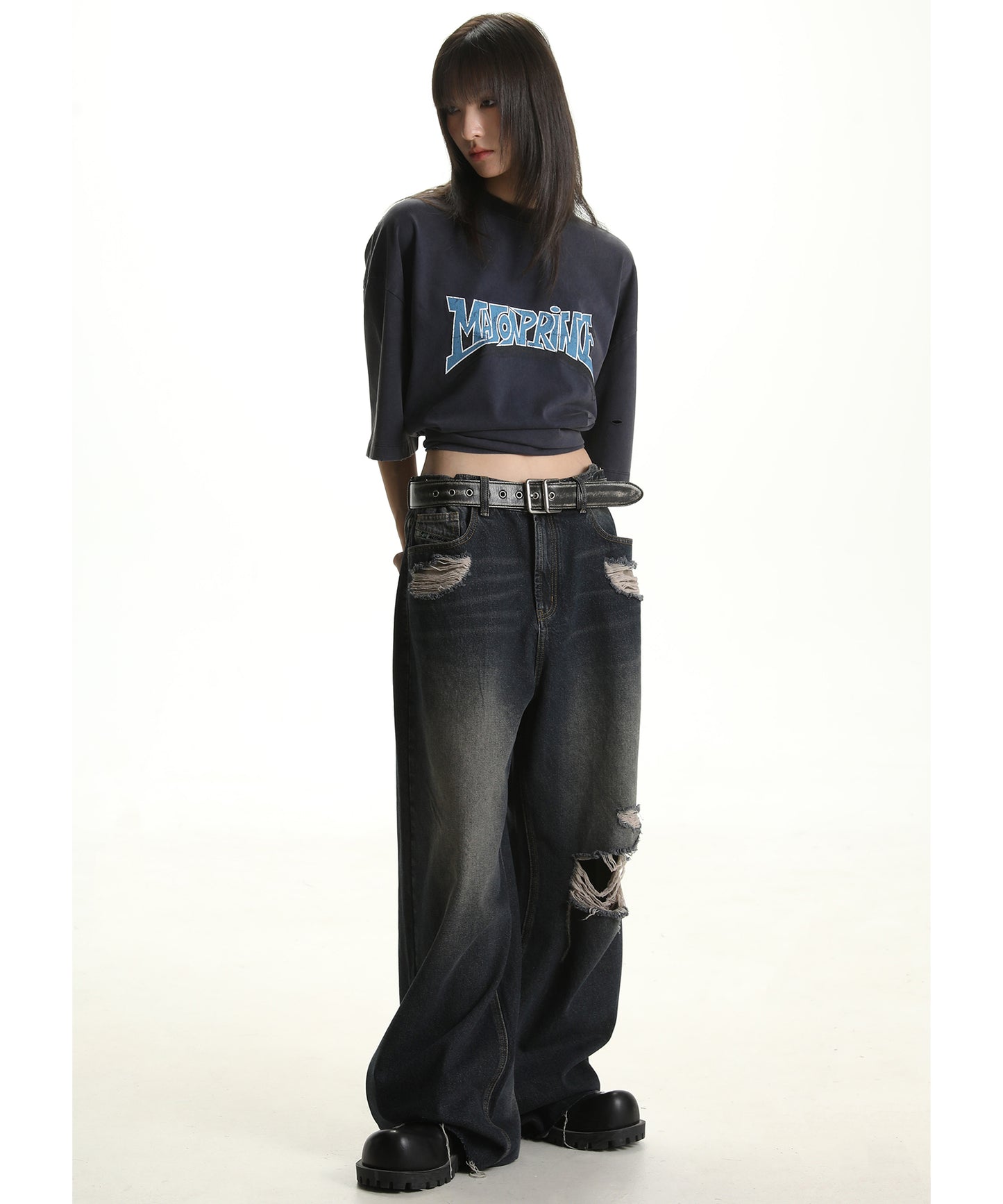 Wide silhouette distressed denim pants with side belt NZK6133