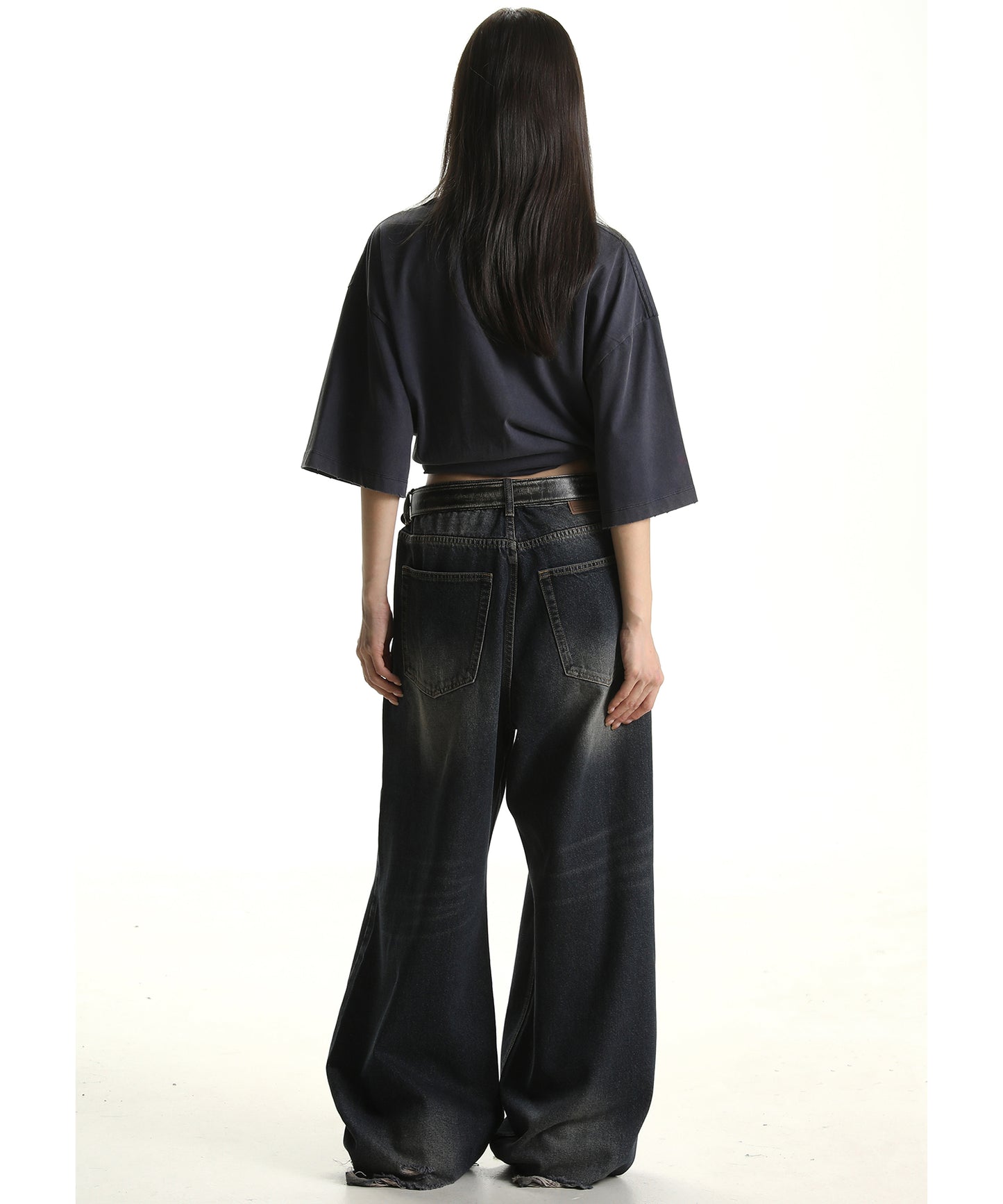 Wide silhouette distressed denim pants with side belt NZK6133