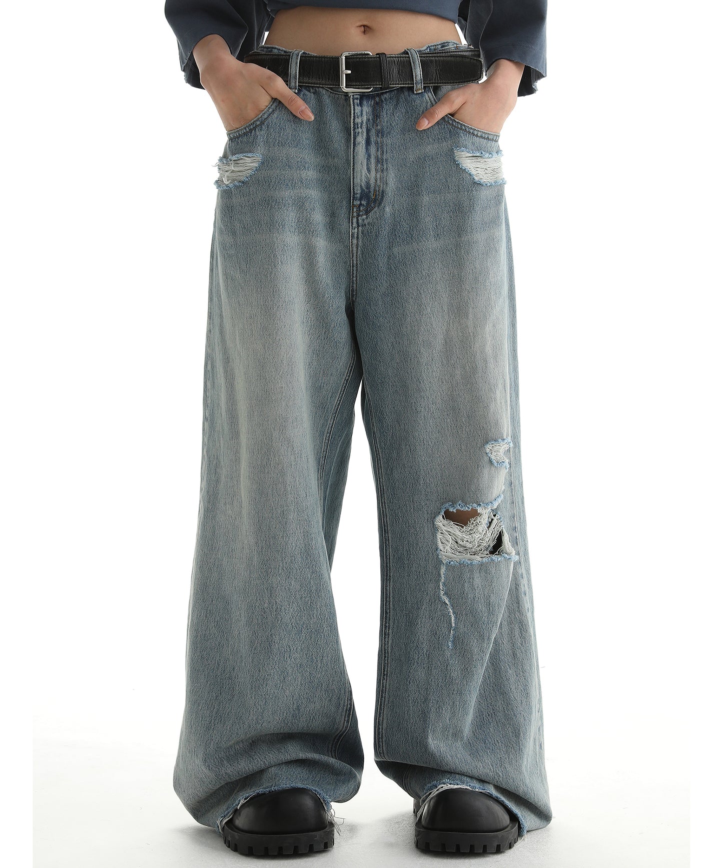 Wide silhouette distressed denim pants with side belt NZK6133