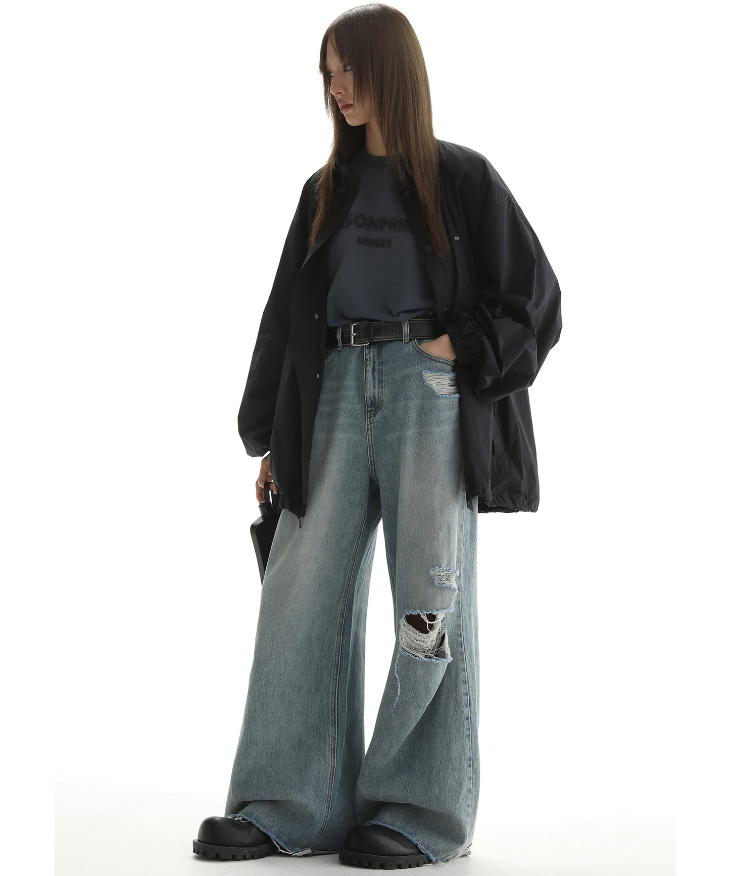 Wide silhouette distressed denim pants with side belt NZK6133