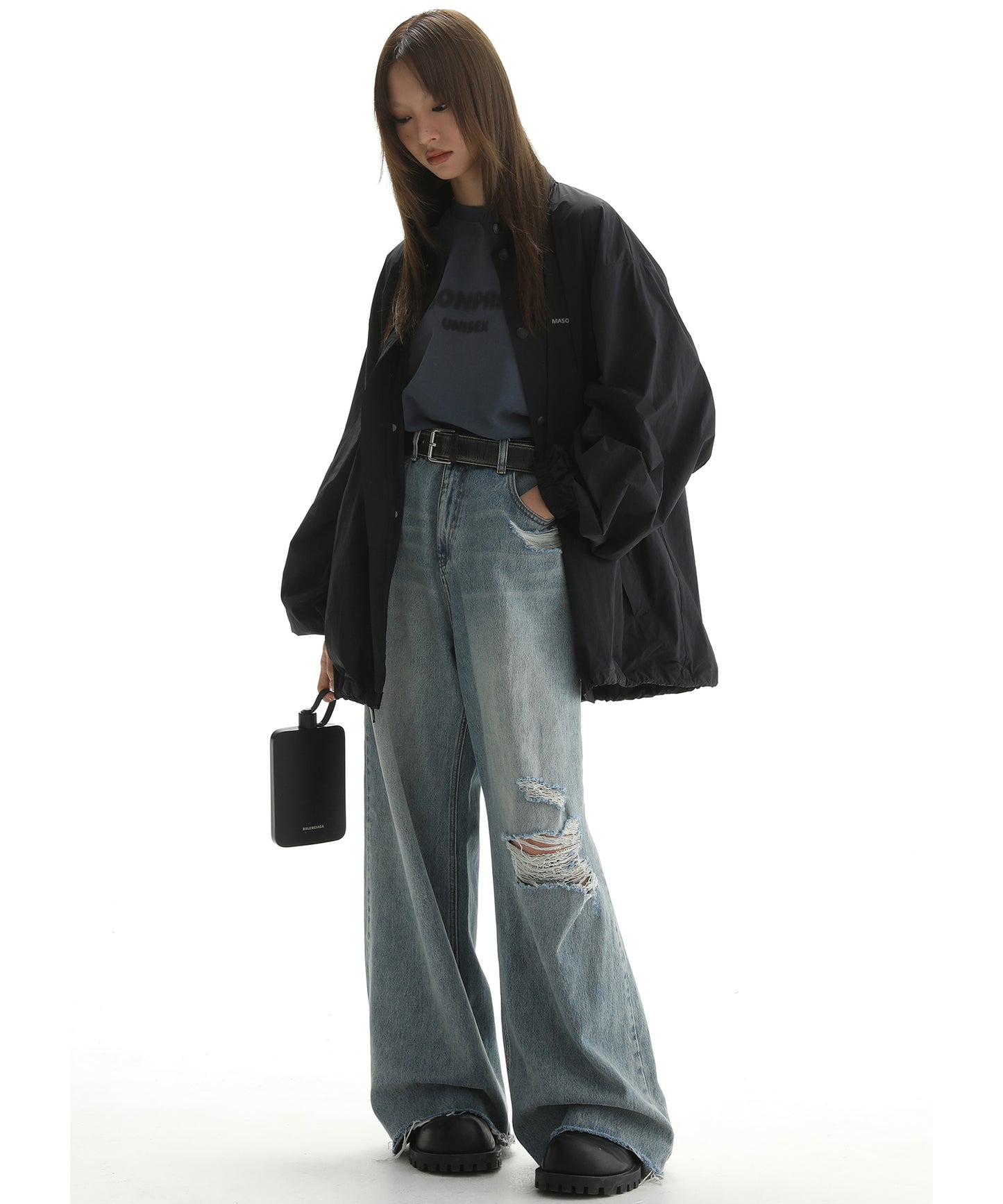 Wide silhouette distressed denim pants with side belt NZK6133