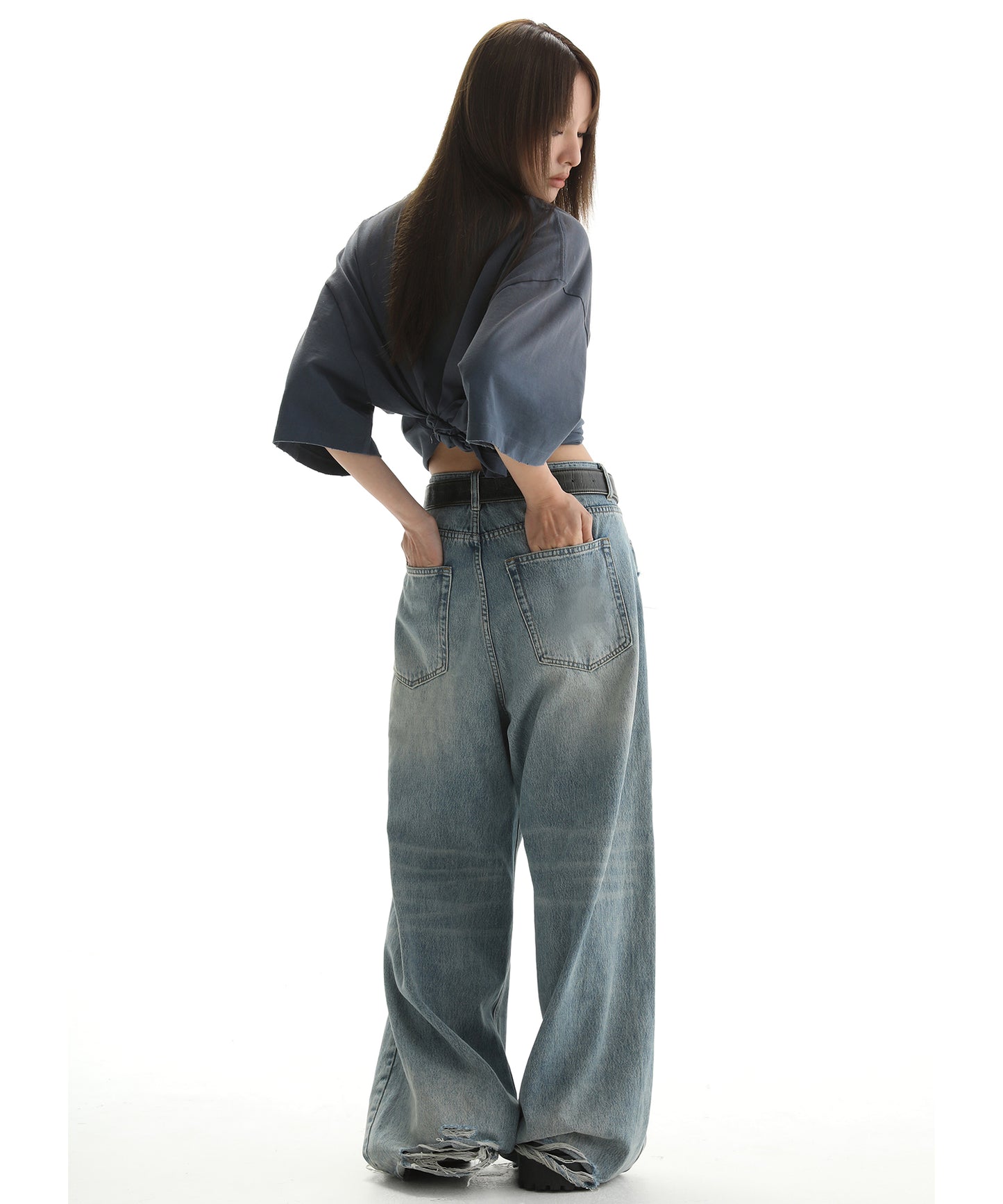 Wide silhouette distressed denim pants with side belt NZK6133