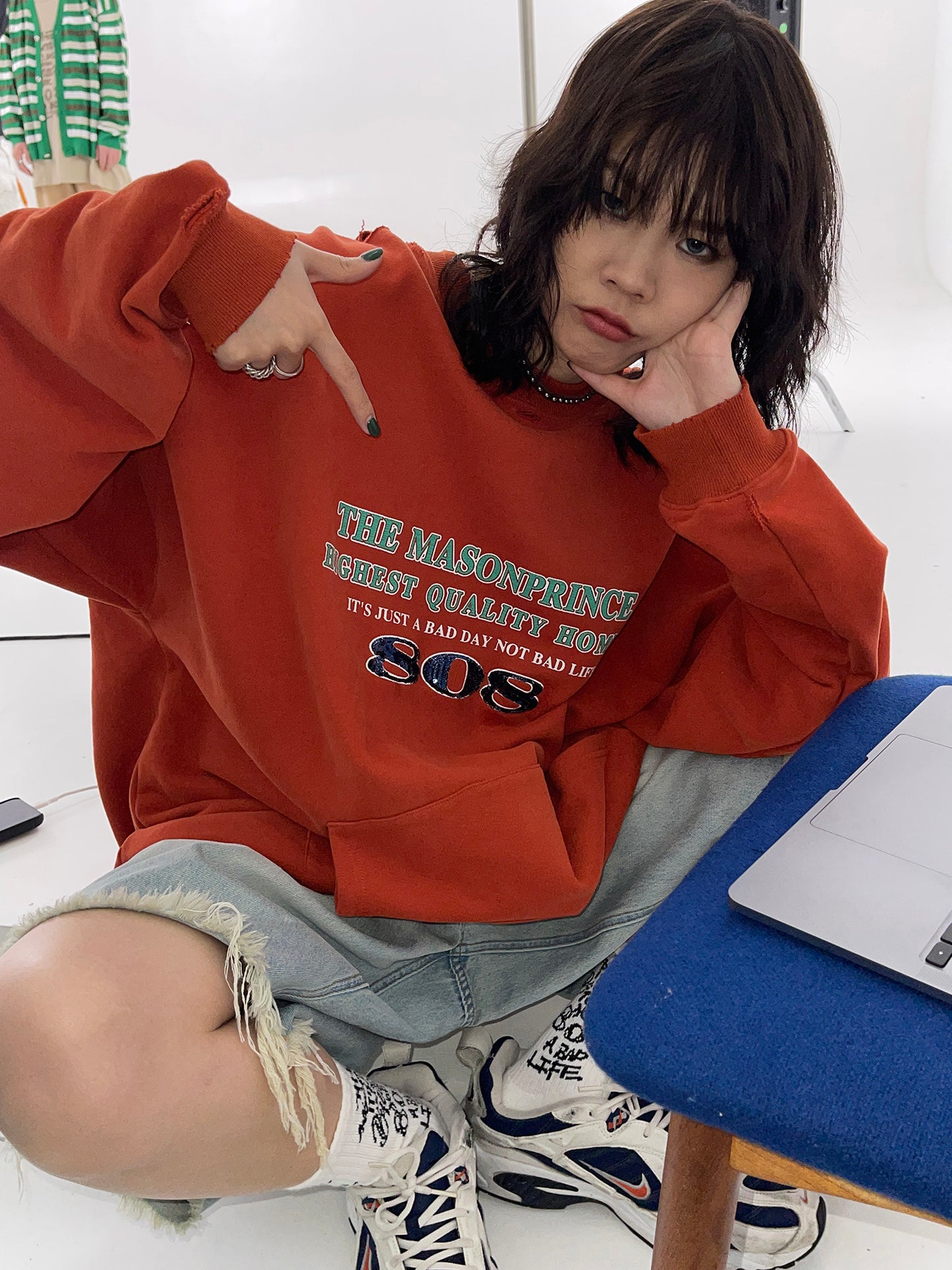 Oversized kangaroo pocket distressed sweatshirt WY6098