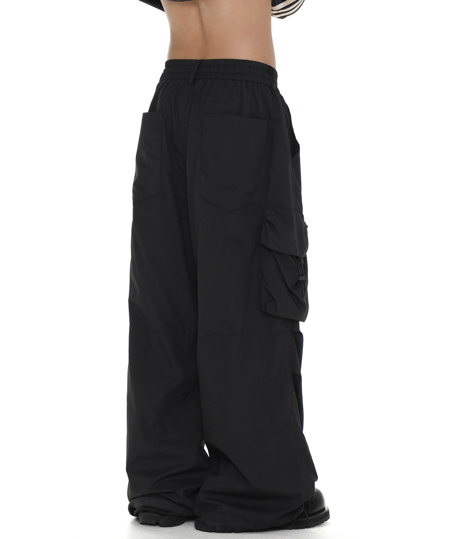 Wide silhouette elastic waist nylon cargo pants XXK4227