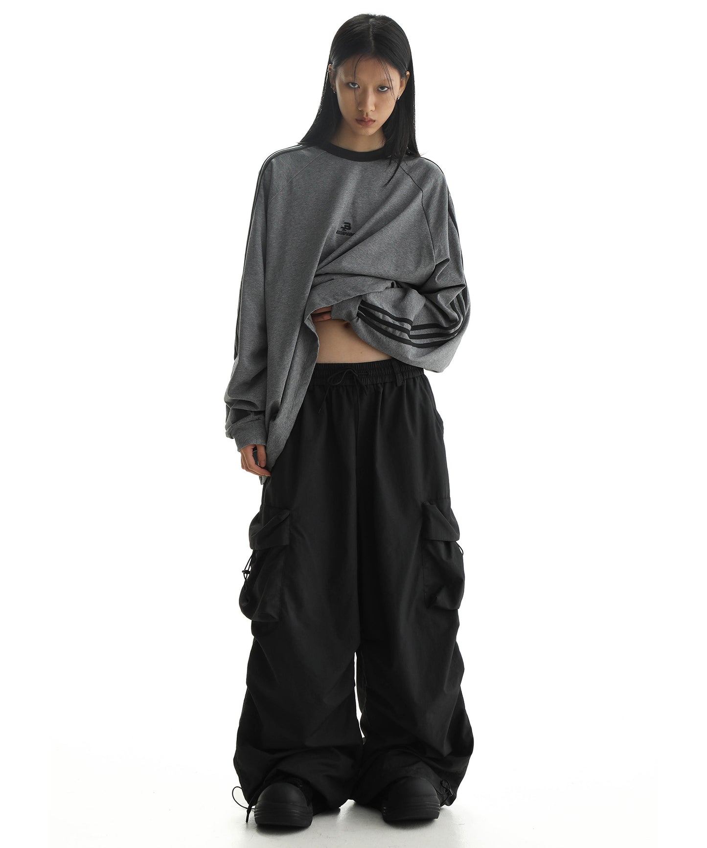 Wide silhouette elastic waist nylon cargo pants XXK4227