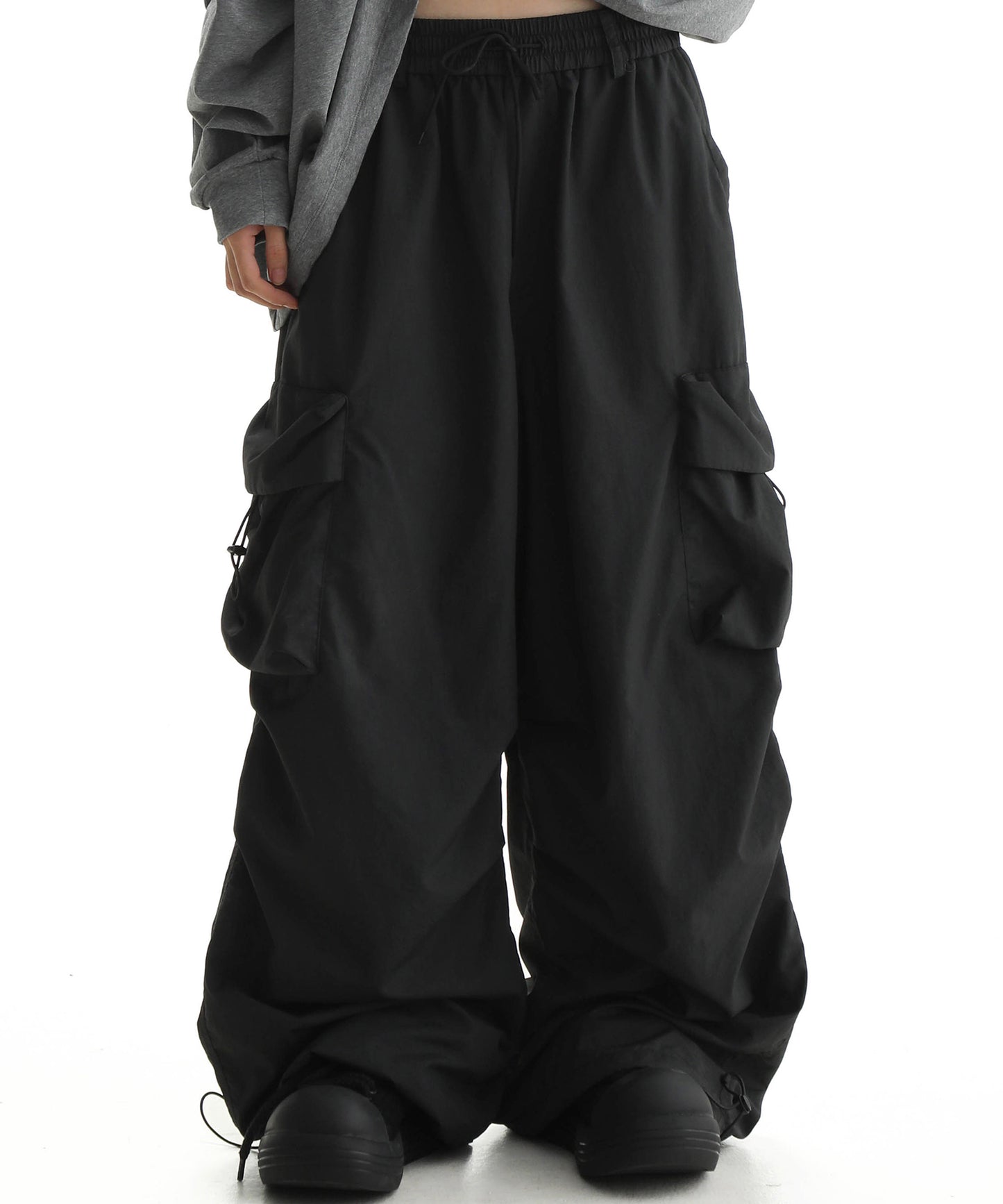 Wide silhouette elastic waist nylon cargo pants XXK4227