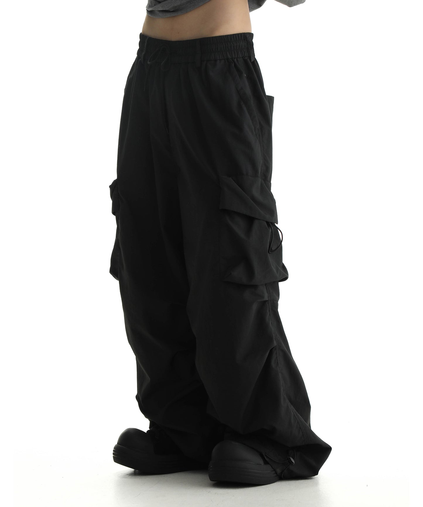 Wide silhouette elastic waist nylon cargo pants XXK4227