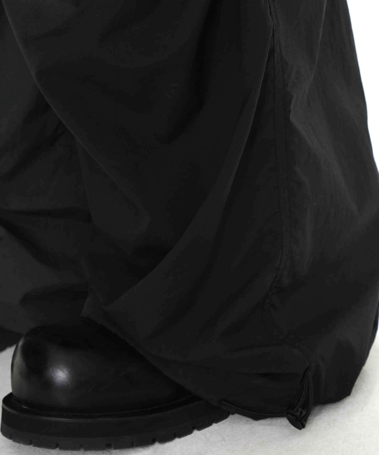 Wide silhouette elastic waist nylon cargo pants XXK4227