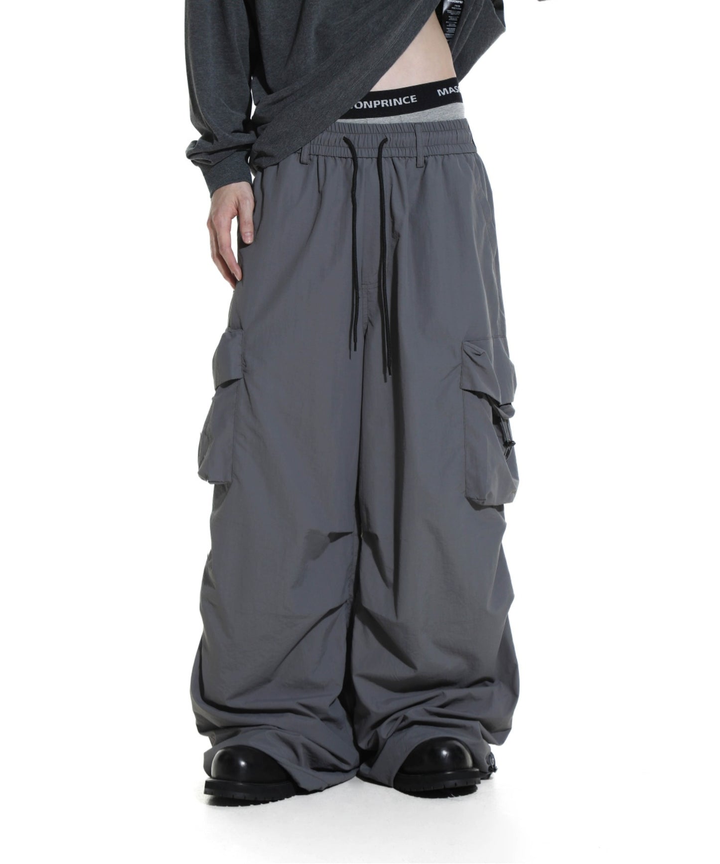 Wide silhouette elastic waist nylon cargo pants XXK4227