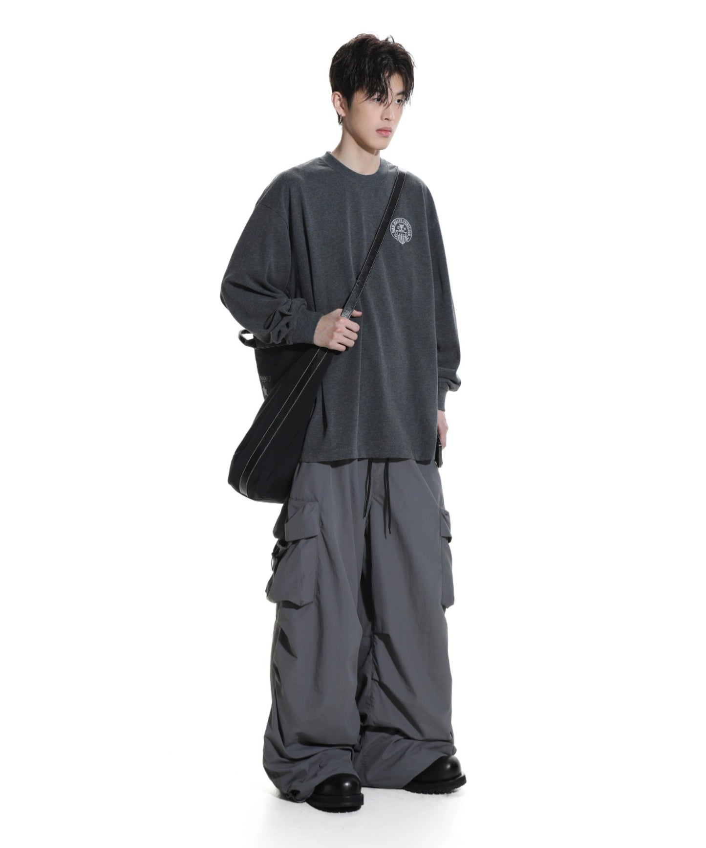 Wide silhouette elastic waist nylon cargo pants XXK4227