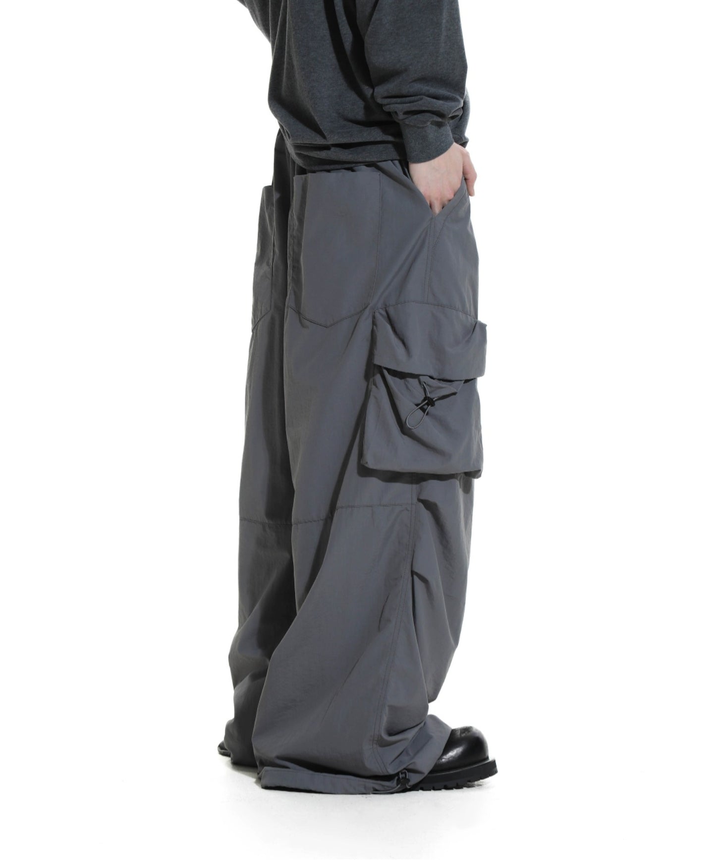 Wide silhouette elastic waist nylon cargo pants XXK4227