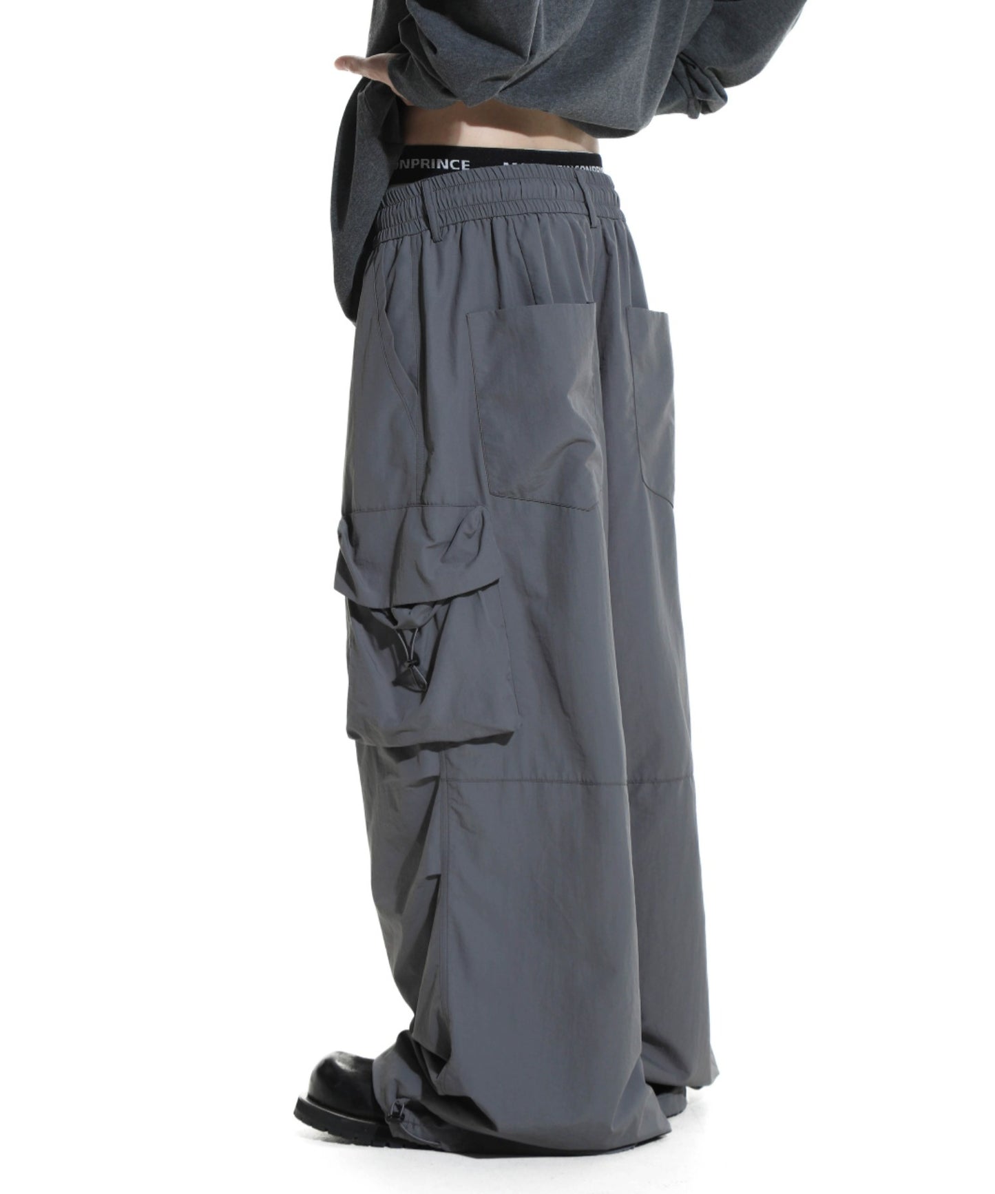 Wide silhouette elastic waist nylon cargo pants XXK4227