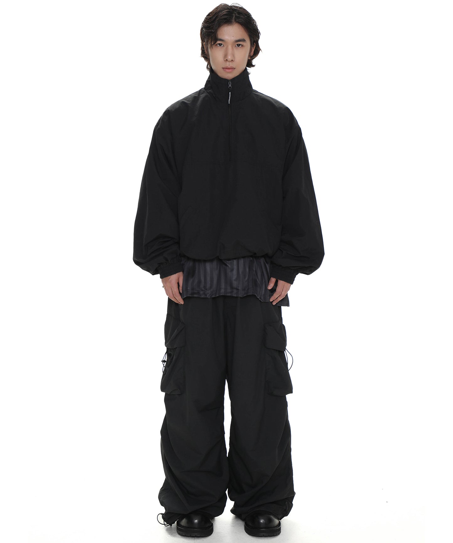 Wide silhouette elastic waist nylon cargo pants XXK4227
