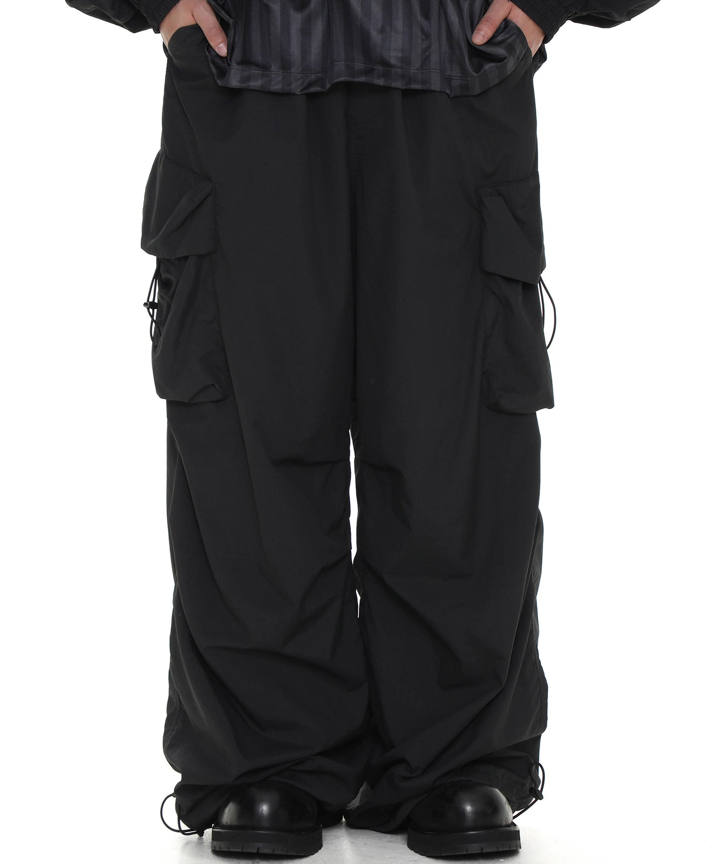 Wide silhouette elastic waist nylon cargo pants XXK4227