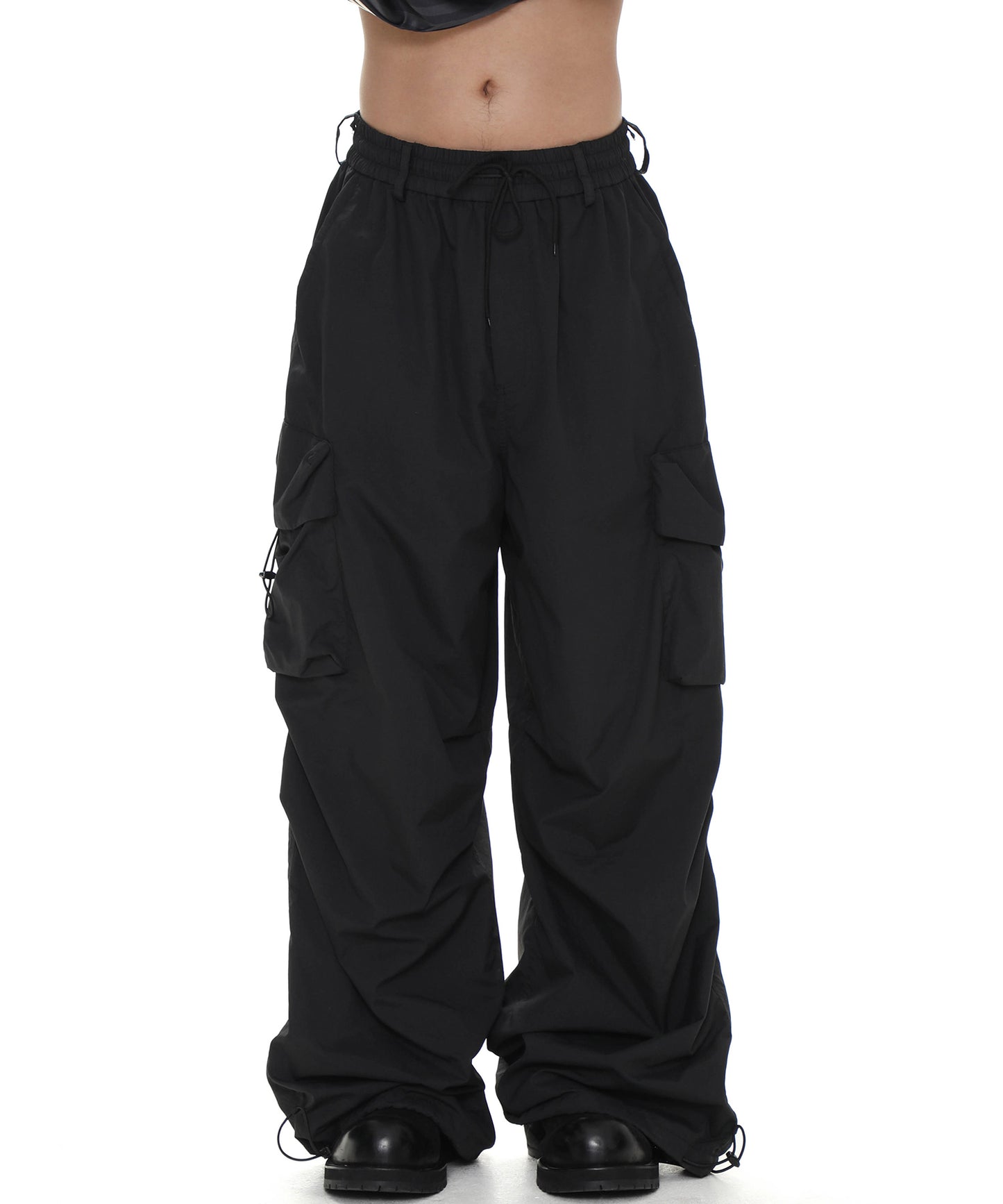 Wide silhouette elastic waist nylon cargo pants XXK4227