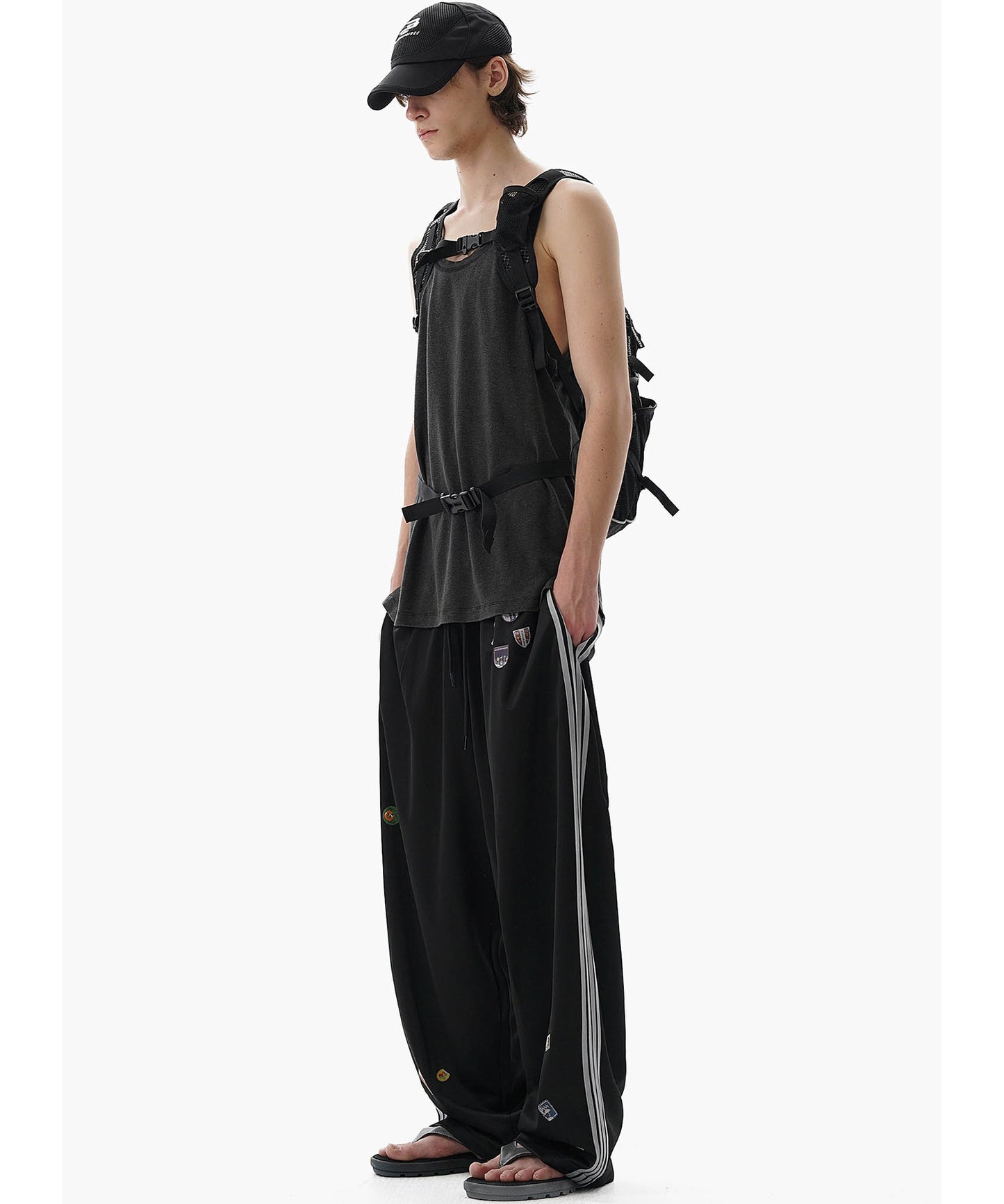 【自社サイト限定】ルーズフィット ステッカープリント サイドライン トラックパンツ XXK4349【MASONPRINCE】【2025SS】