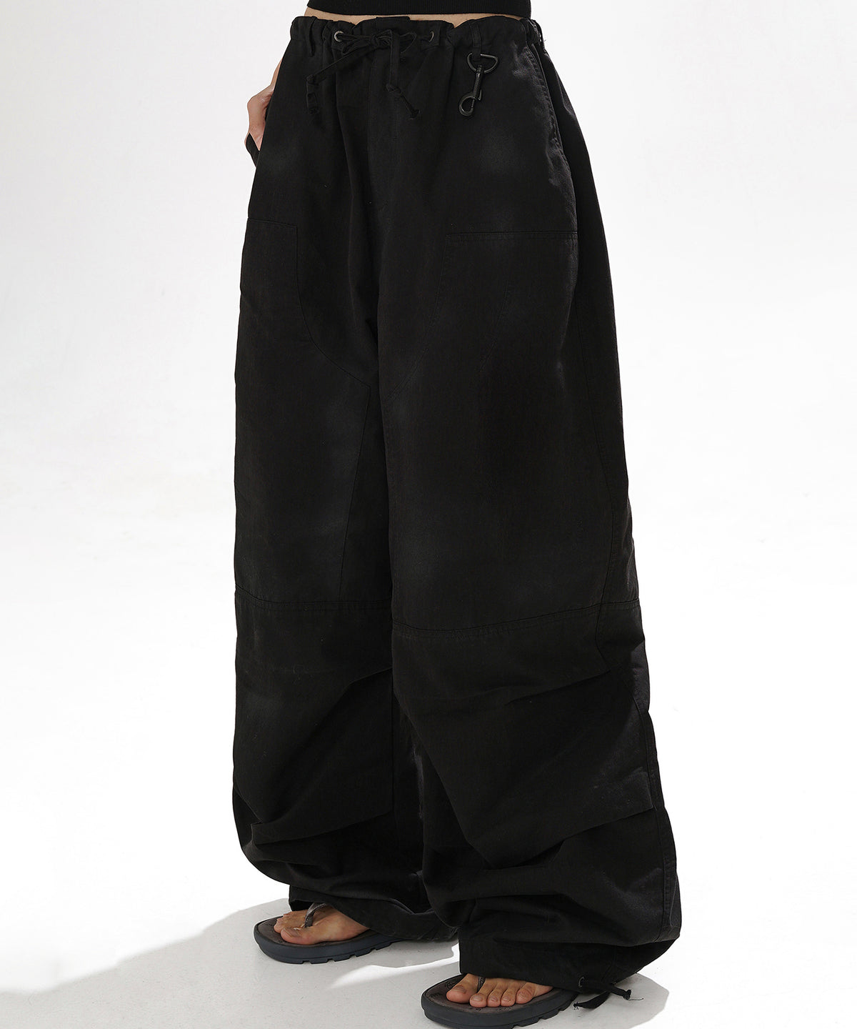 ワイドシルエット バックル付き パラシュートパンツ XXK4337 